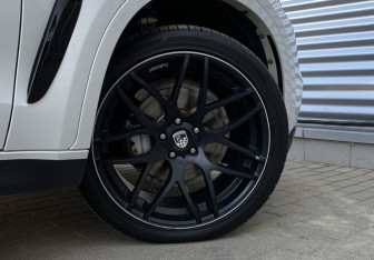 Подержанный автомобиль BMW X6 2017 года (8 фото)
