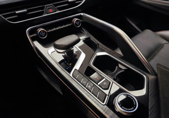 Подержанный автомобиль Geely Tugella 2023 года (13 фото)