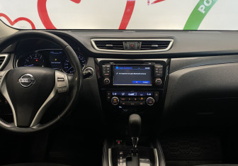 Подержанный автомобиль Nissan X-Trail 2015 года (10 фото)
