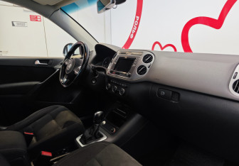 Подержанный автомобиль Volkswagen Tiguan 2016 года (8 фото)