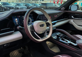 Подержанный автомобиль Geely Monjaro 2023 года (17 фото)