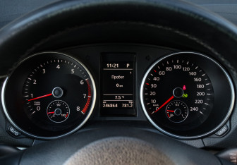 Подержанный автомобиль Volkswagen Golf Hatchback 2012 года (19 фото)