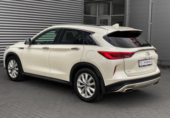 Подержанный автомобиль Infiniti QX50 2018 года (8 фото)