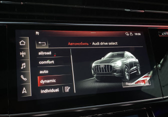 Подержанный автомобиль Audi Q8 2019 года (21 фото)