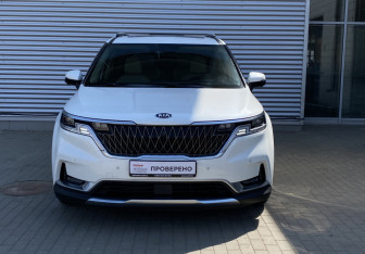 Подержанный автомобиль Kia Carnival 2021 года (2 фото)