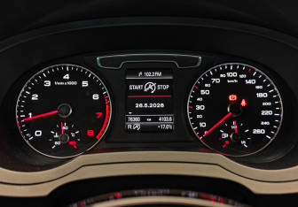 Подержанный автомобиль Audi Q3 2017 года (17 фото)