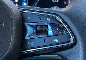 Подержанный автомобиль Geely Monjaro 2023 года (19 фото)