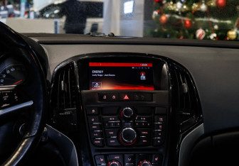 Подержанный автомобиль Opel Astra Hatchback 2014 года (19 фото)