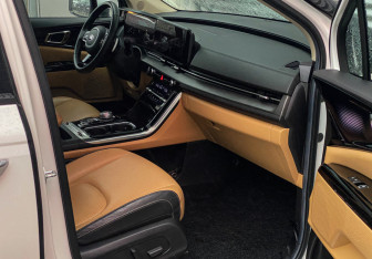 Подержанный автомобиль Kia Carnival 2020 года (9 фото)