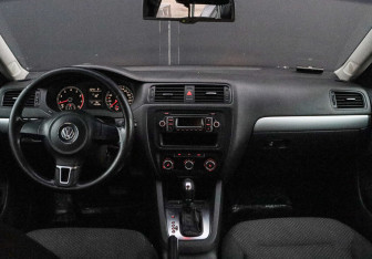 Подержанный автомобиль Volkswagen Jetta Sedan 2011 года (9 фото)