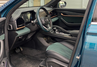Подержанный автомобиль Geely Monjaro 2023 года (16 фото)