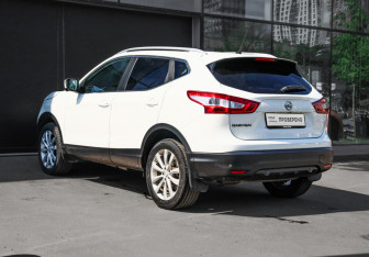 Подержанный автомобиль Nissan Qashqai 2014 года (6 фото)
