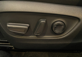 Подержанный автомобиль Toyota RAV4 2021 года (12 фото)