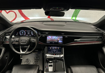 Подержанный автомобиль Audi Q8 2019 года (9 фото)