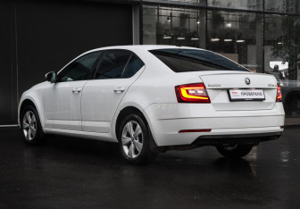 Подержанный автомобиль Skoda Octavia Liftback 2017 года (6 фото)