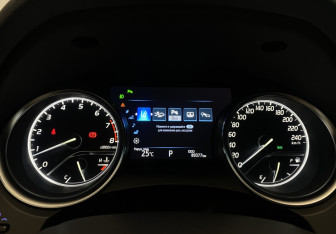 Подержанный автомобиль Toyota Camry Sedan 2019 года (28 фото)