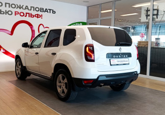 Подержанный автомобиль Renault Duster 2017 года (6 фото)