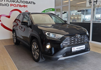 Подержанный автомобиль Toyota RAV4 2019 года (3 фото)