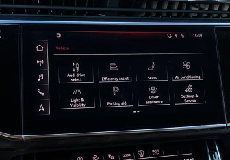 Подержанный автомобиль Audi Q7 2020 года (25 фото)