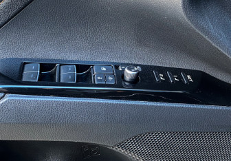 Подержанный автомобиль Toyota Camry Sedan 2023 года (28 фото)