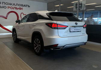 Подержанный автомобиль Lexus RX 2021 года (6 фото)