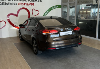 Подержанный автомобиль Kia Cerato Sedan 2017 года (6 фото)