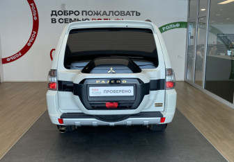 Подержанный автомобиль Mitsubishi Pajero 2019 года (5 фото)