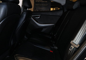 Подержанный автомобиль Hyundai Elantra Sedan 2015 года (7 фото)