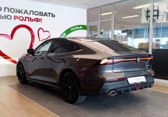Подержанный автомобиль Changan UNI-V 2024 года (6 фото)