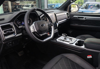 Подержанный автомобиль JAC T9 2025 года (12 фото)