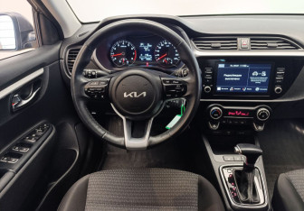 Подержанный автомобиль Kia Rio Hatchback 2021 года (12 фото)