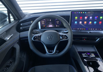 Подержанный автомобиль Volkswagen Tiguan 2025 года (18 фото)