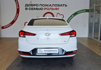 Подержанный автомобиль Hyundai Elantra Sedan 2020 года (5 фото)