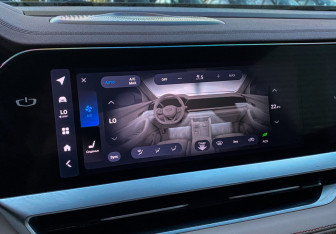 Подержанный автомобиль Geely Monjaro 2023 года (23 фото)