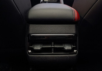 Подержанный автомобиль Geely Coolray 2023 года (11 фото)