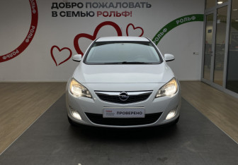 Подержанный автомобиль Opel Astra Hatchback 2012 года (2 фото)