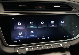 Подержанный автомобиль Geely Atlas Pro 2022 года (17 фото)