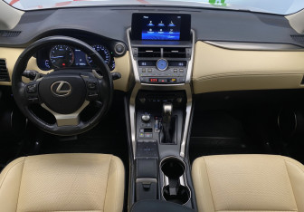 Подержанный автомобиль Lexus NX 2018 года (9 фото)