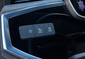 Подержанный автомобиль Audi Q3 2020 года (17 фото)