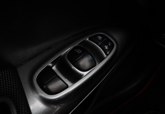 Подержанный автомобиль Nissan Juke 2013 года (16 фото)