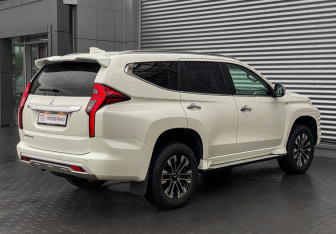 Подержанный автомобиль Mitsubishi Montero Sport 2022 года (5 фото)