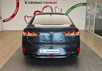Подержанный автомобиль Hyundai Sonata 2018 года (5 фото)