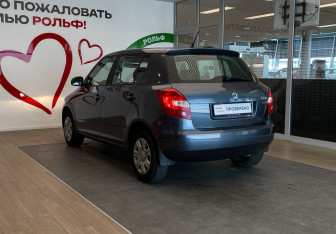 Подержанный автомобиль Skoda Fabia Hatchback 2012 года (6 фото)