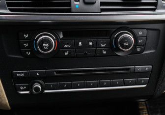 Подержанный автомобиль BMW X3 2012 года (16 фото)
