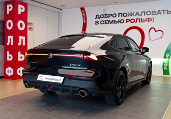 Подержанный автомобиль Changan UNI-V 2024 года (4 фото)