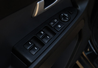 Подержанный автомобиль Kia Sportage 2011 года (14 фото)