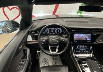 Подержанный автомобиль Audi Q8 2019 года (8 фото)