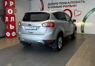 Подержанный автомобиль Ford Kuga 2010 года (4 фото)