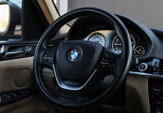 Подержанный автомобиль BMW X3 2015 года (11 фото)