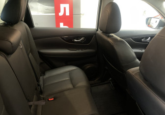 Подержанный автомобиль Nissan X-Trail 2022 года (8 фото)